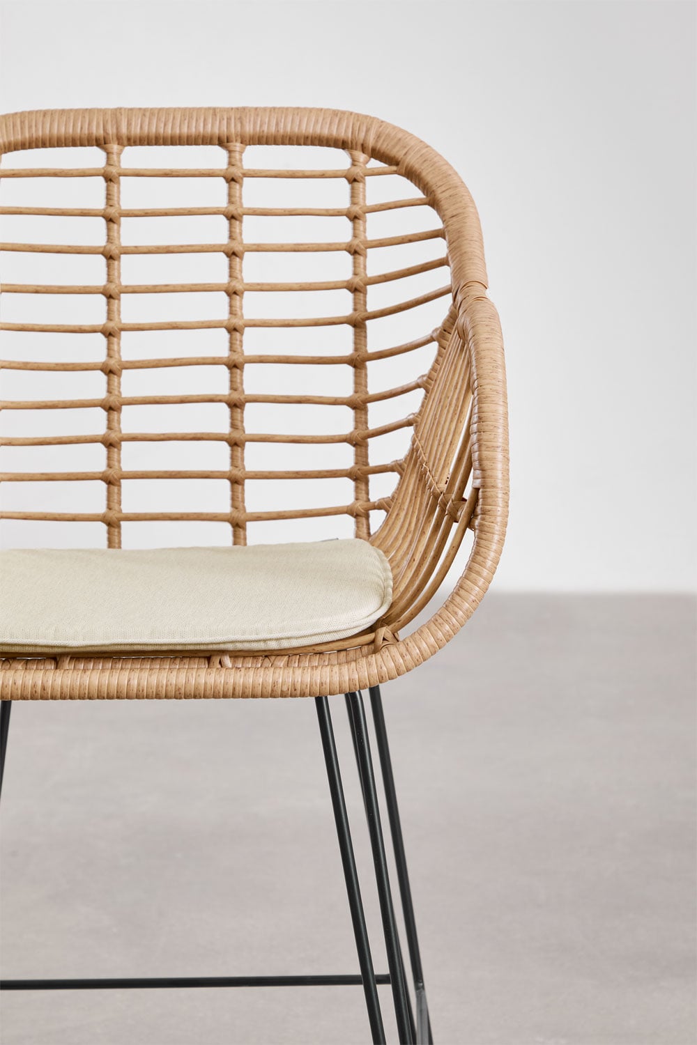 Set of 4 high stools in synthetic rattan Zole, gallery image 4