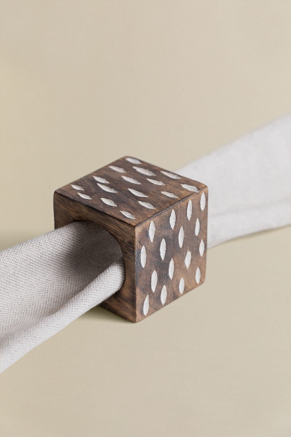 Set of 4 Elon wooden napkin rings, gallery image 3