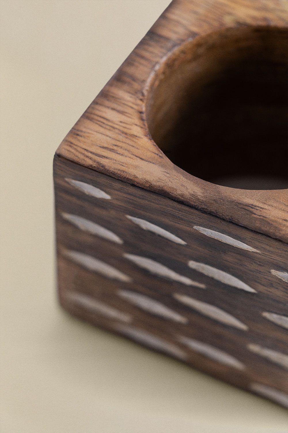 Set of 4 Elon wooden napkin rings, gallery image 5