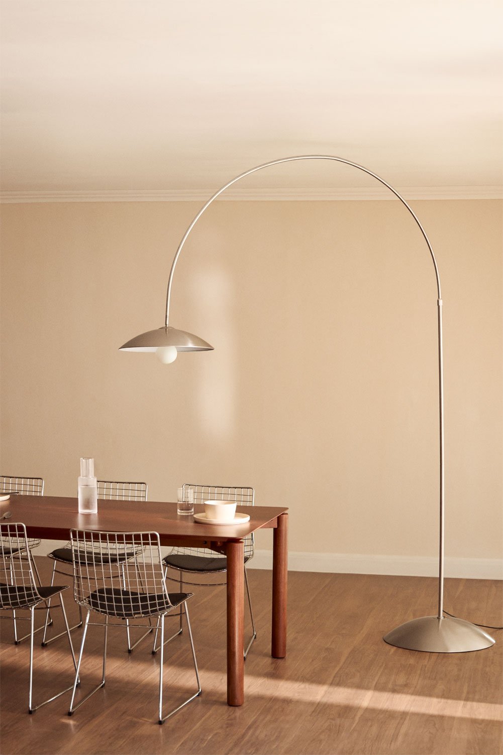 Lomira iron floor lamp, gallery image 1