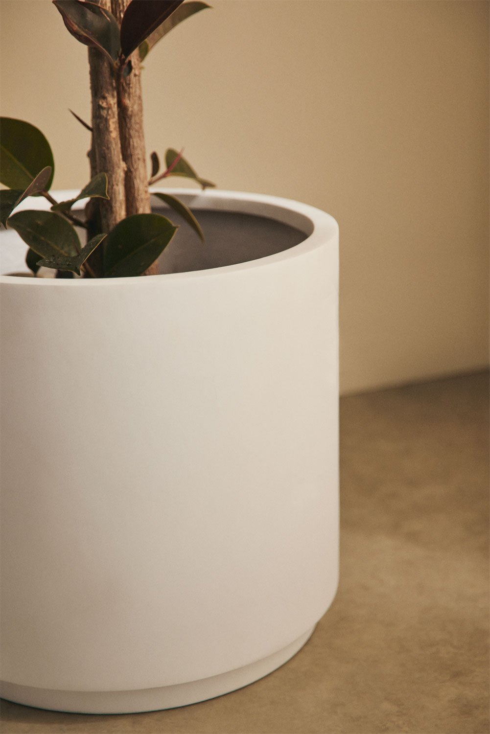 Saturno polystone planter, gallery image 2