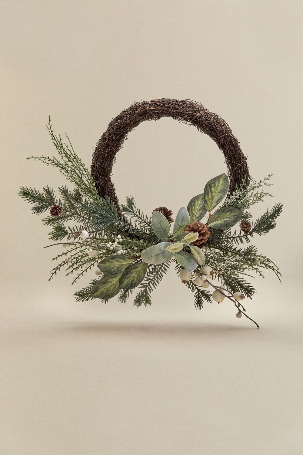 Decorative Christmas wreath in rattan with pine cones Kione, gallery image 1