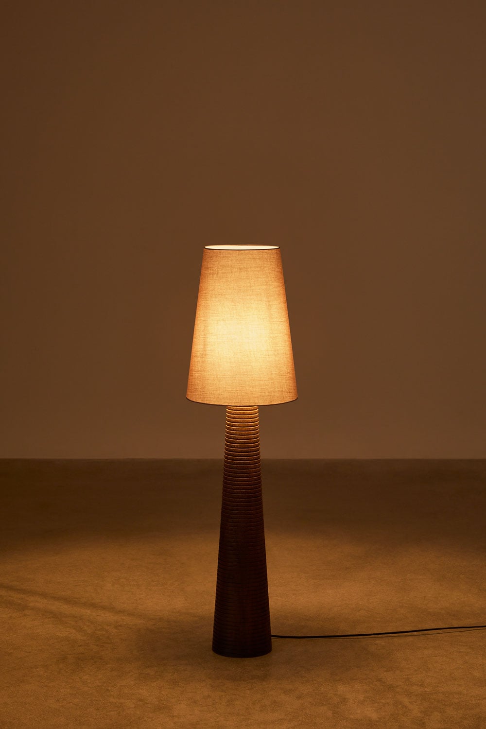 Malva mango wood floor lamp, gallery image 2