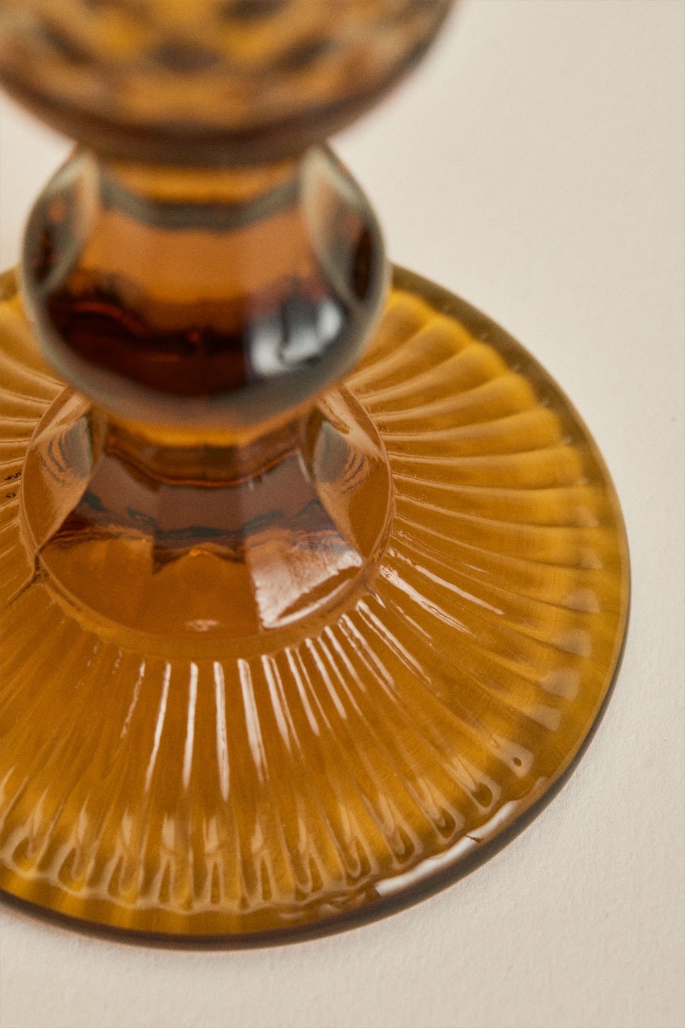 Pack of 4 15cl champagne glasses in Koviran glass, gallery image 7