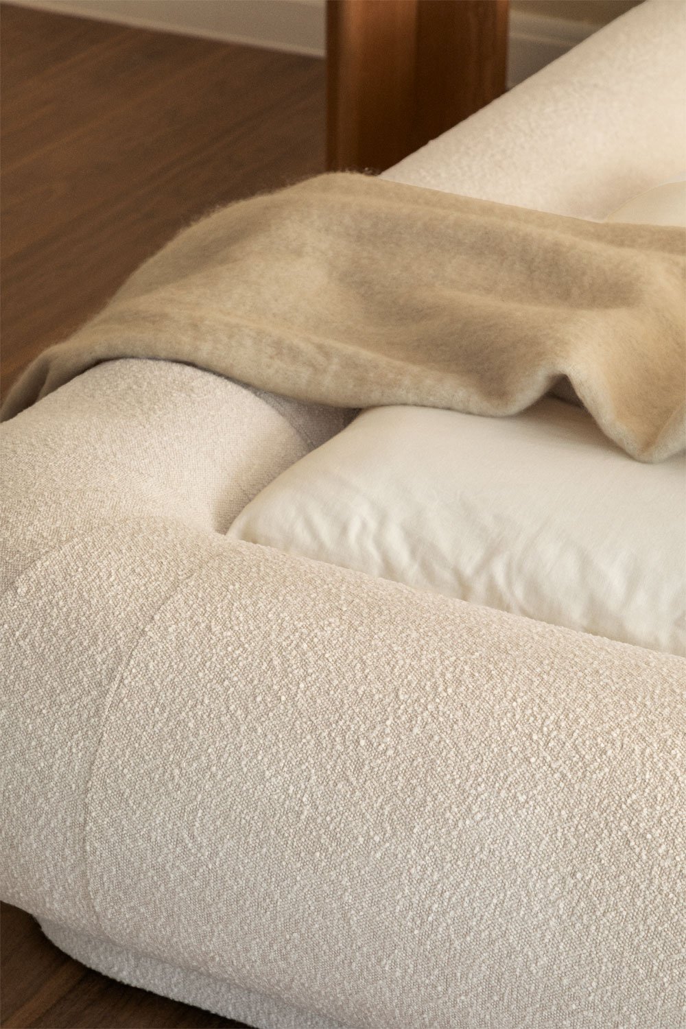 Bernaste curly linen bed, gallery image 2