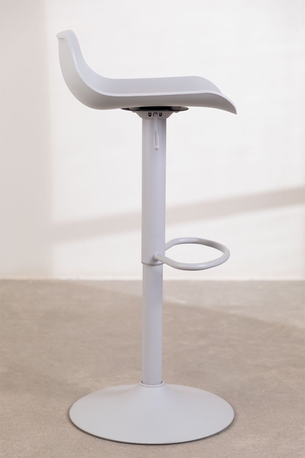 Pack of 2 Arjenn adjustable high stools, gallery image 3