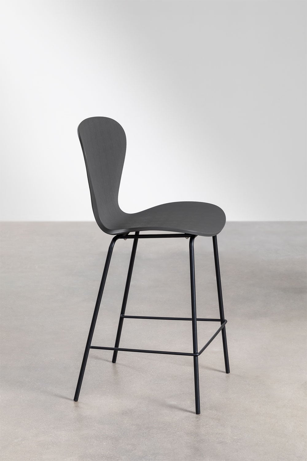 Pack of 4 Uit high stools, gallery image 3