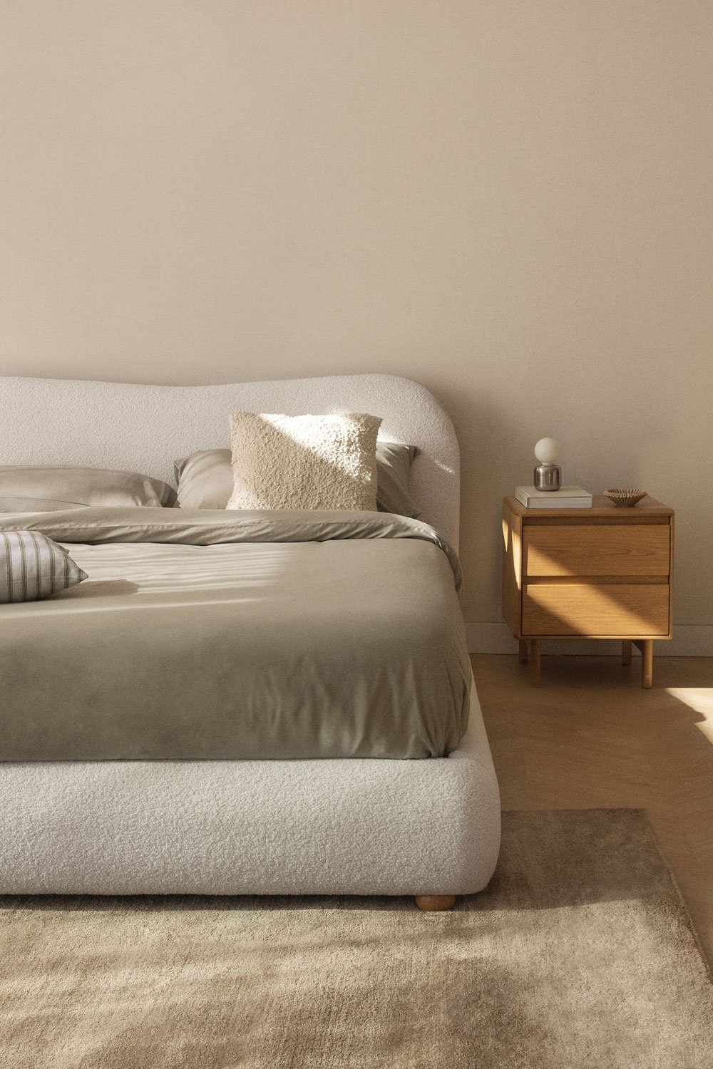 Upholstered bed with lift-up storage Winselet, gallery image 1