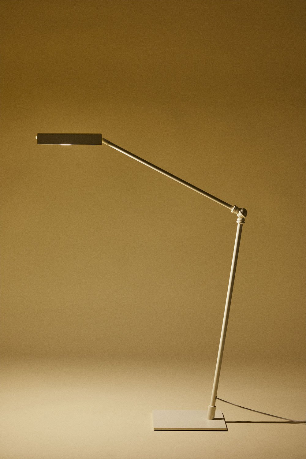 Valtyn iron LED table lamp, gallery image 3