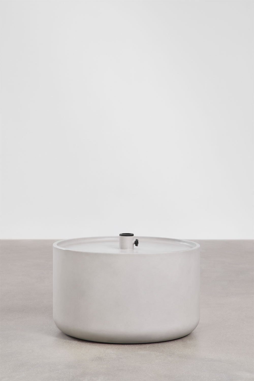 Round umbrella base Ø60 cm in Darwys cement, gallery image 1