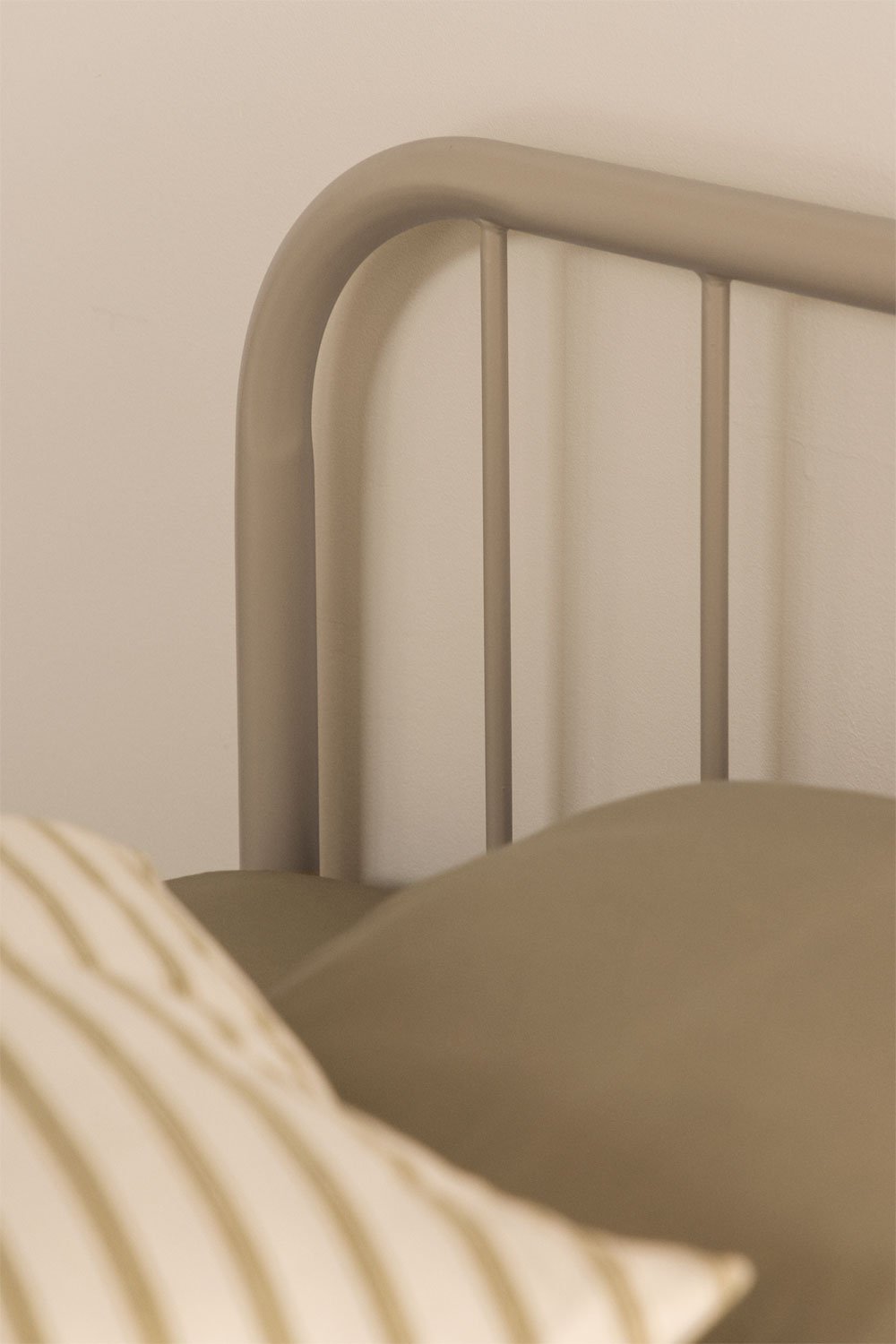 Asteri iron bed, gallery image 2