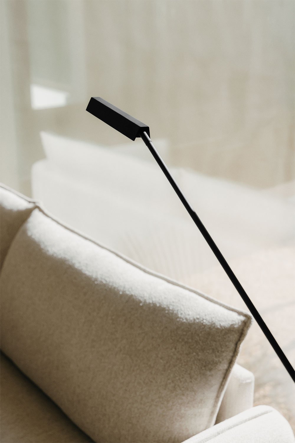 Valtyn iron LED floor lamp, gallery image 2