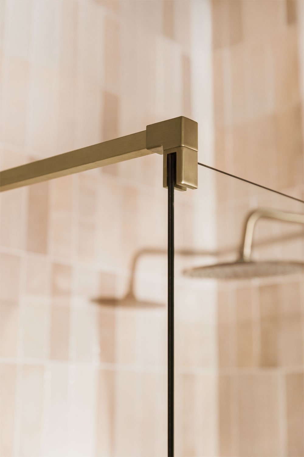 Fixed shower screen with 8 mm tempered glass and Bristol aluminum, gallery image 2