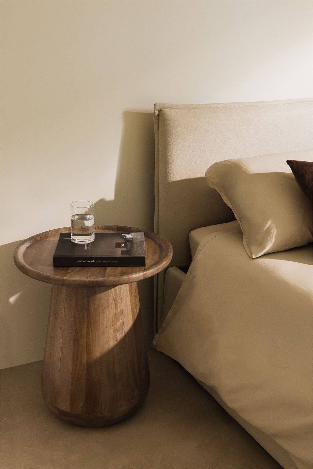 Round bedside table Ø50 cm in Naiara mango wood, gallery image 1