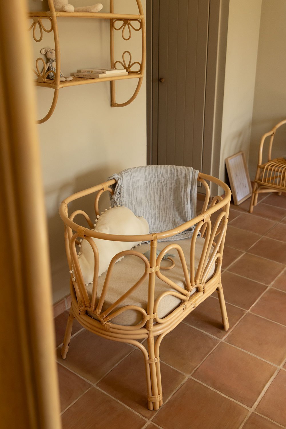 Mini Crib in Rattan with Dahlia Kids Mattress, gallery image 1