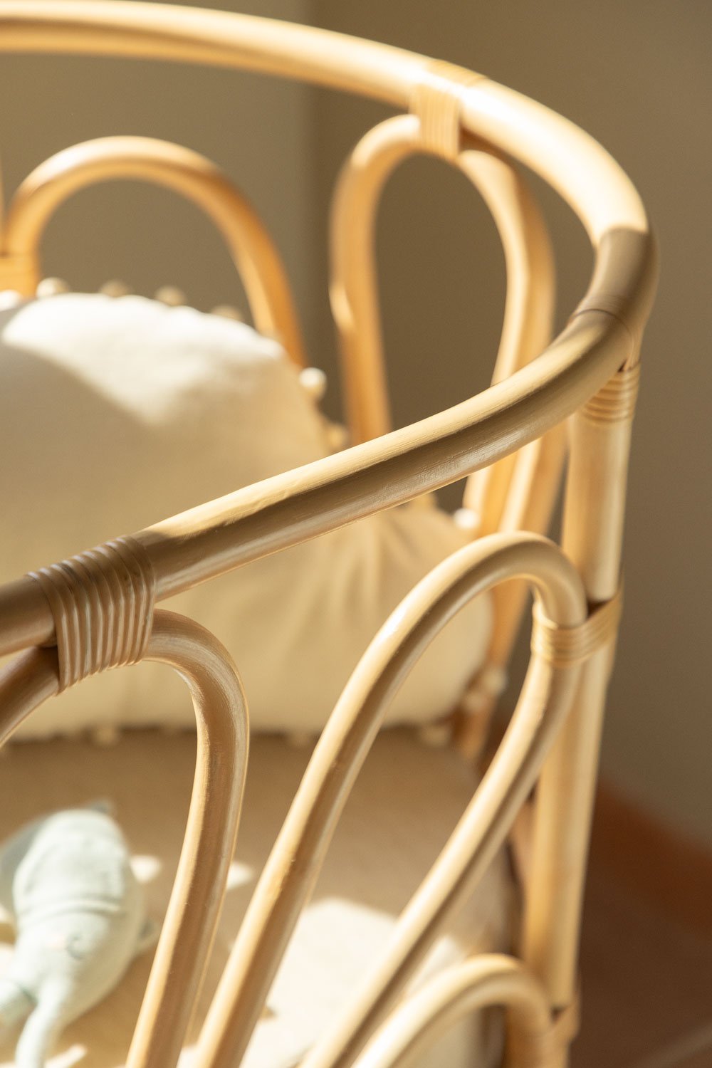 Mini Crib in Rattan with Dahlia Kids Mattress, gallery image 2
