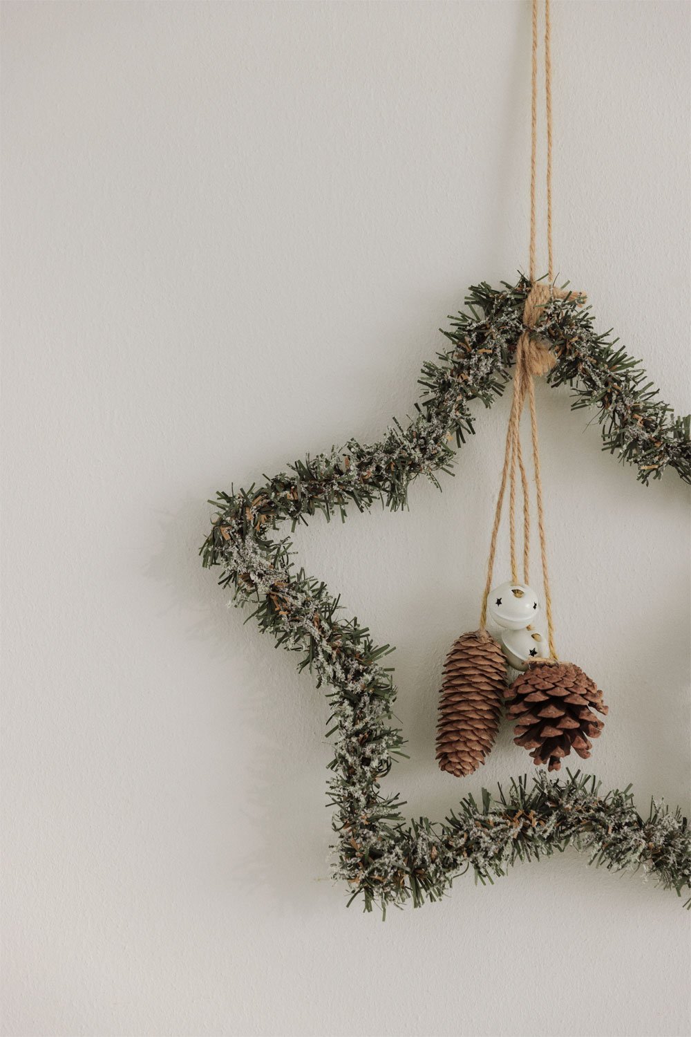 Hoku star-shaped Christmas decorative wreath, gallery image 2