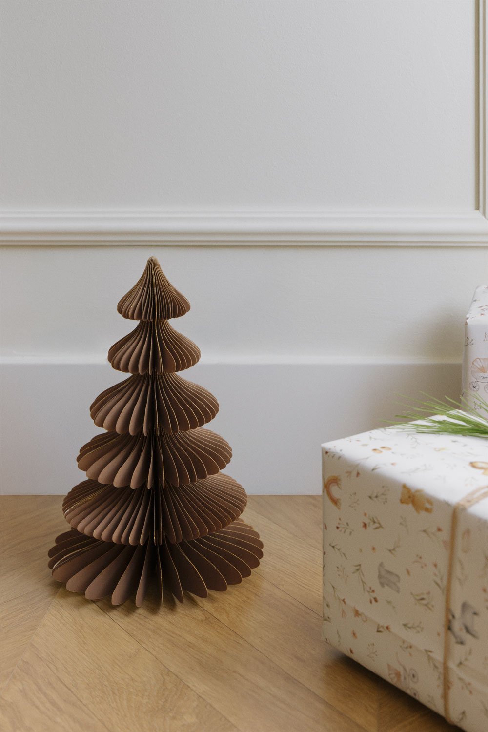 Navira paper Christmas tree, gallery image 1