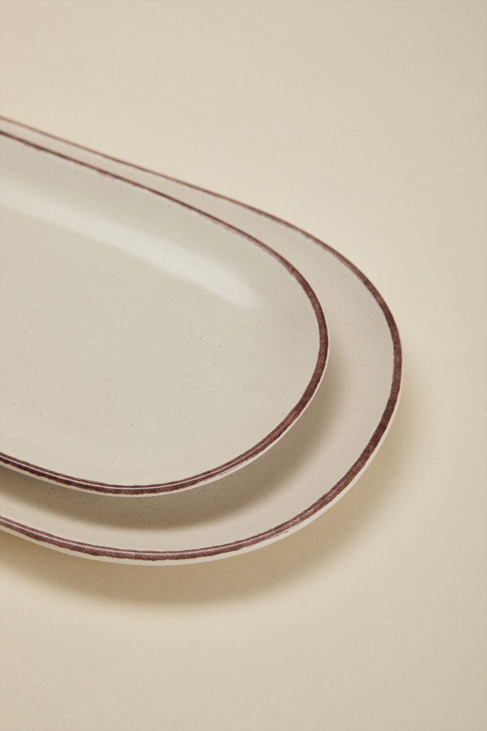 Set of 2 Ronilena stoneware trays, gallery image 5