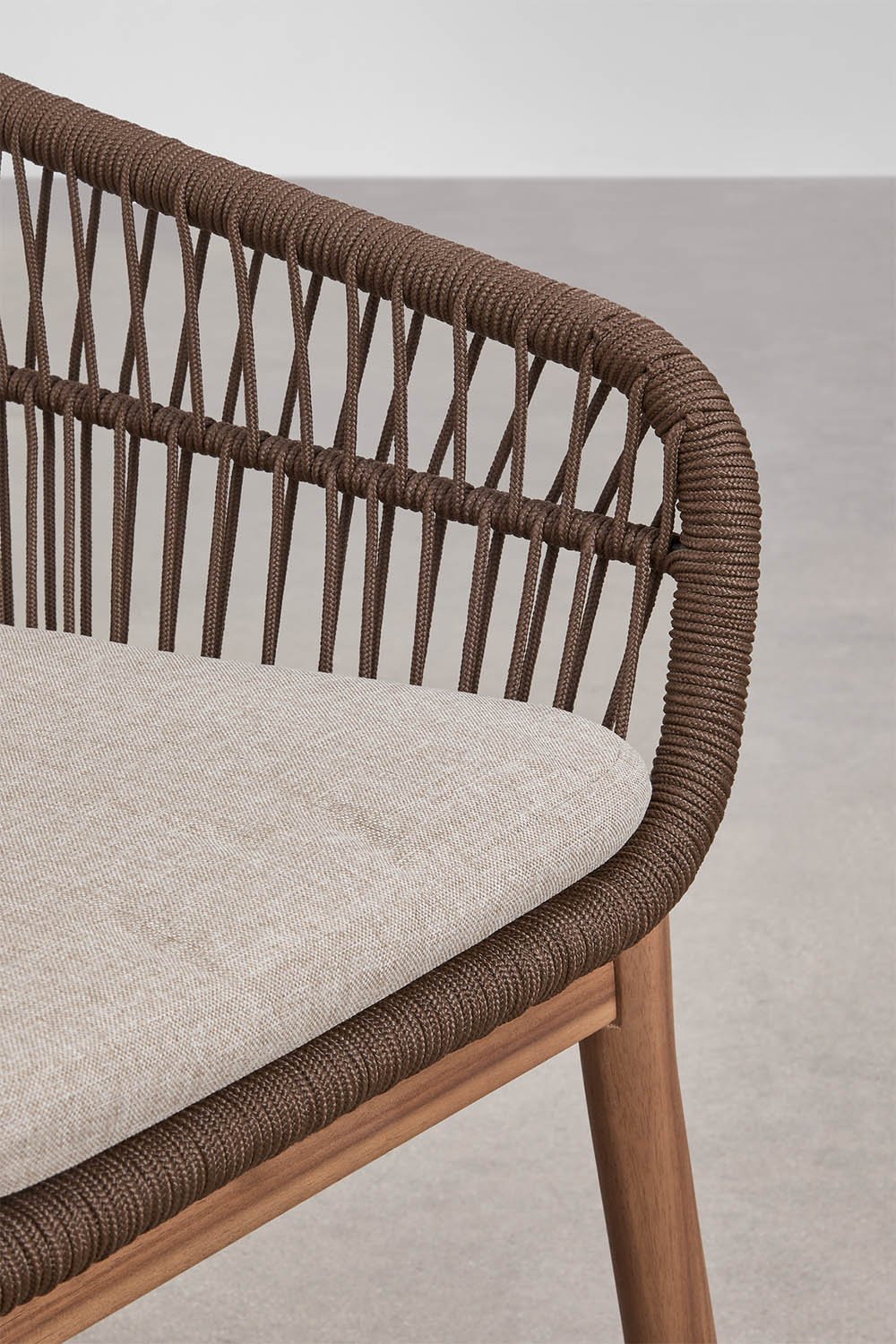 Karvia garden chair with acacia wood armrests and braided rope, gallery image 7