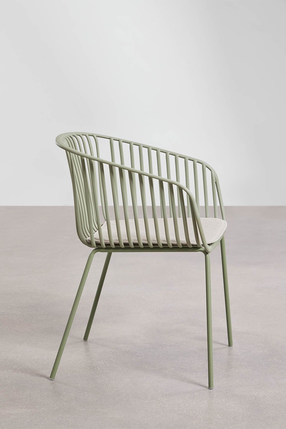 Aradina dining chair with steel armrests and polypropylene, gallery image 2