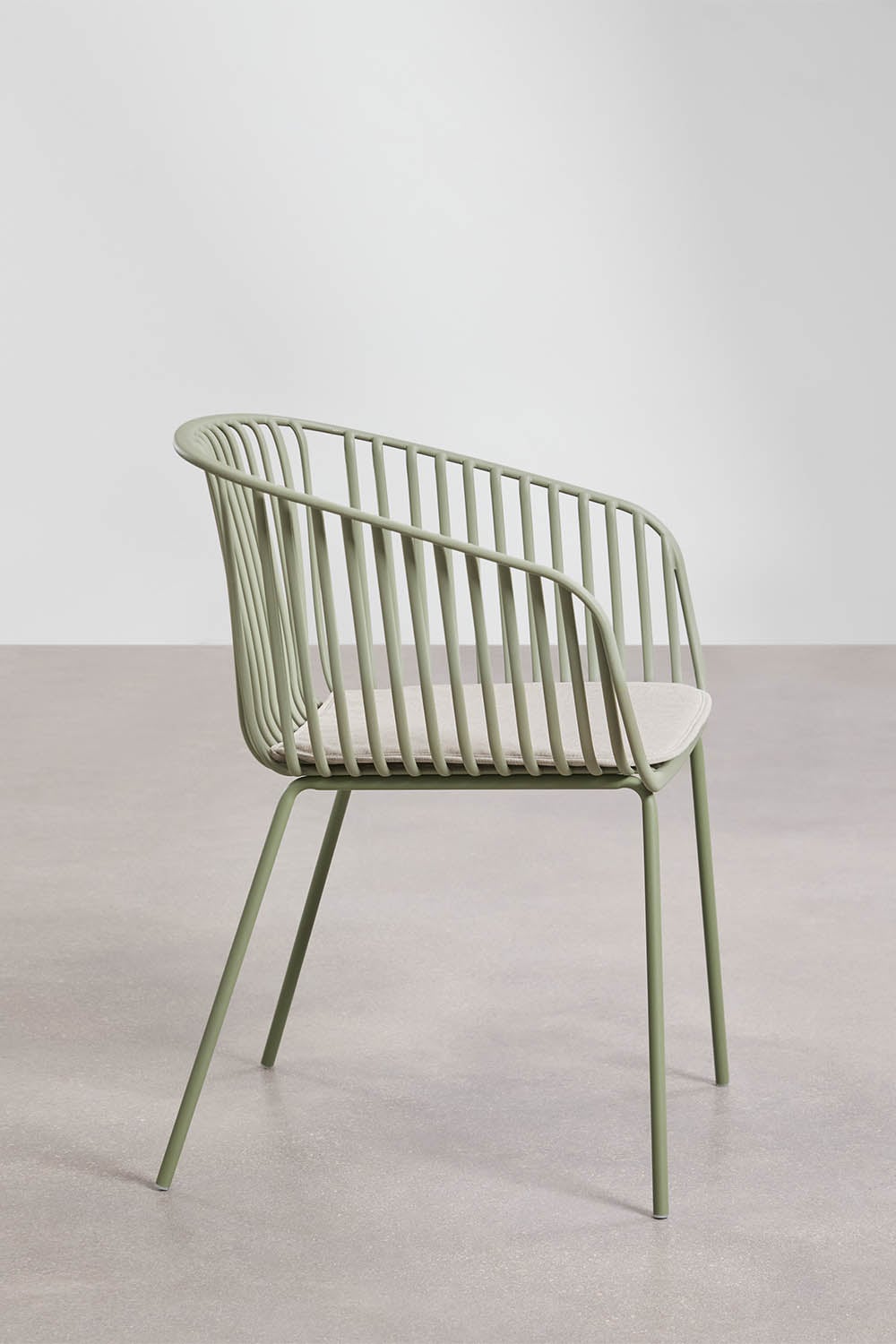 Pack of 4 dining chairs with armrests in steel and polypropylene Aradina, gallery image 2