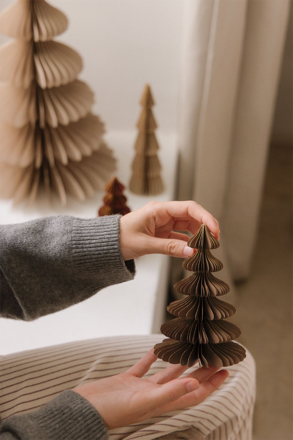 Navira paper Christmas tree, gallery image 2