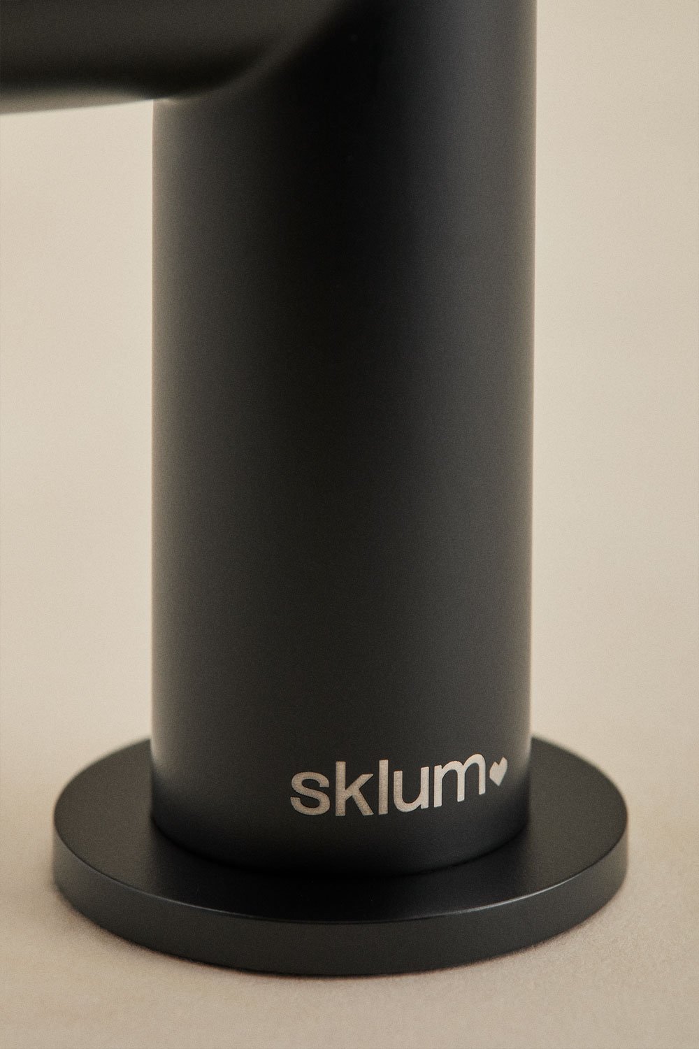 Eryne kitchen faucet with high pull-out spout in stainless steel, gallery image 8