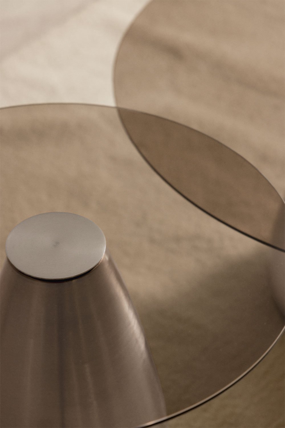 Set of 2 round tempered glass Mariana coffee tables, gallery image 2