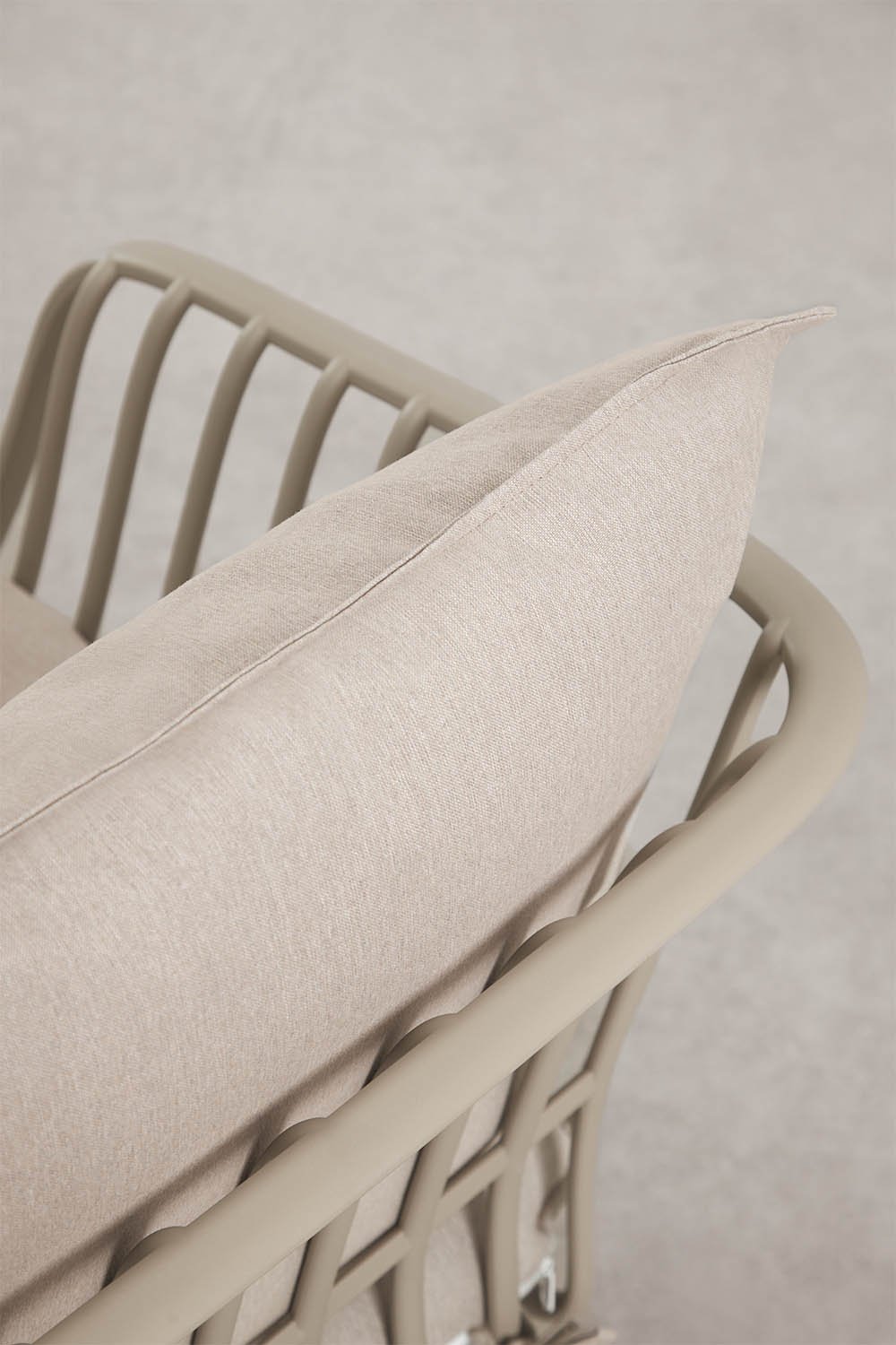 Pack of 2 garden armchairs in steel and polypropylene Aradina, gallery image 2