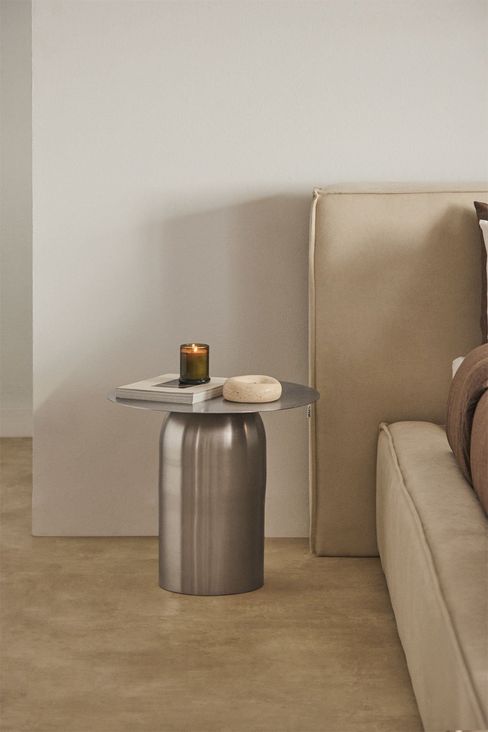 Alliser round nightstand Ø40 cm, gallery image 1