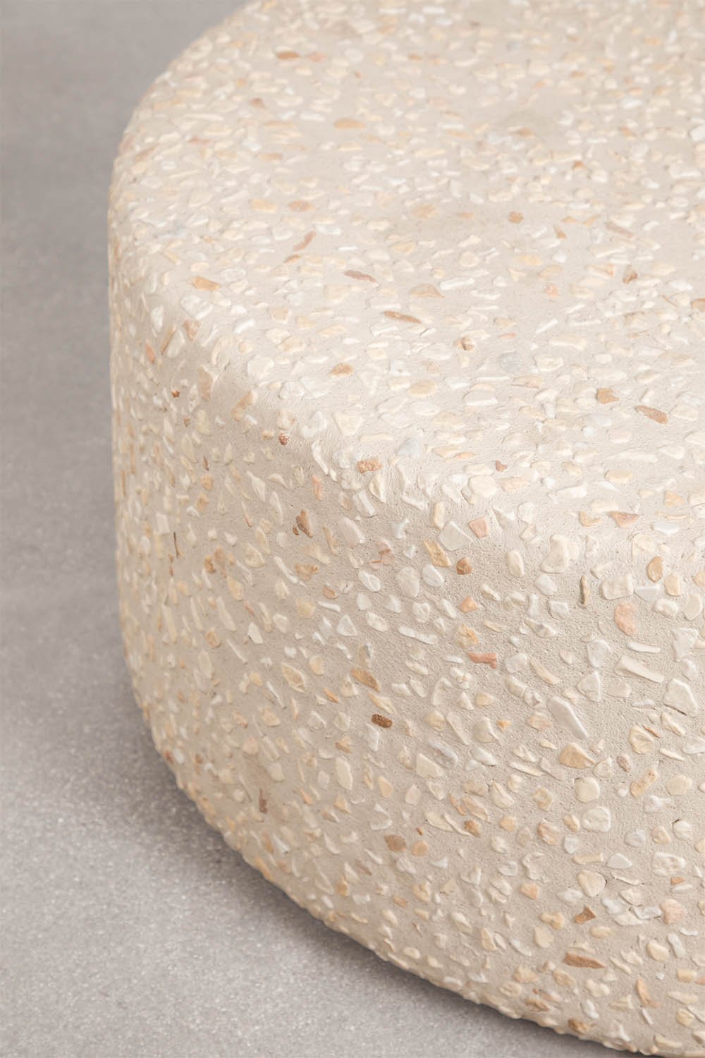 Round coffee table Ø90 cm in Elyndra cement, gallery image 2