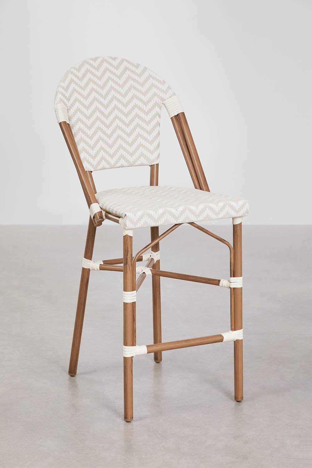 Pack of 4 stackable high stools with aluminum frame and synthetic rattan backrest Brielle Bistro, gallery image 3