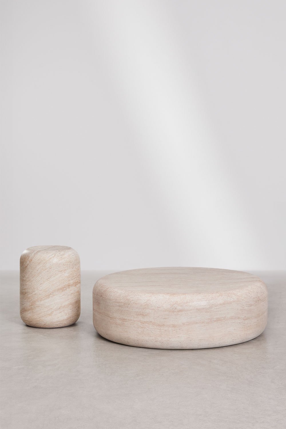 Set of 2 round cement garden coffee tables Fonelas, gallery image 1