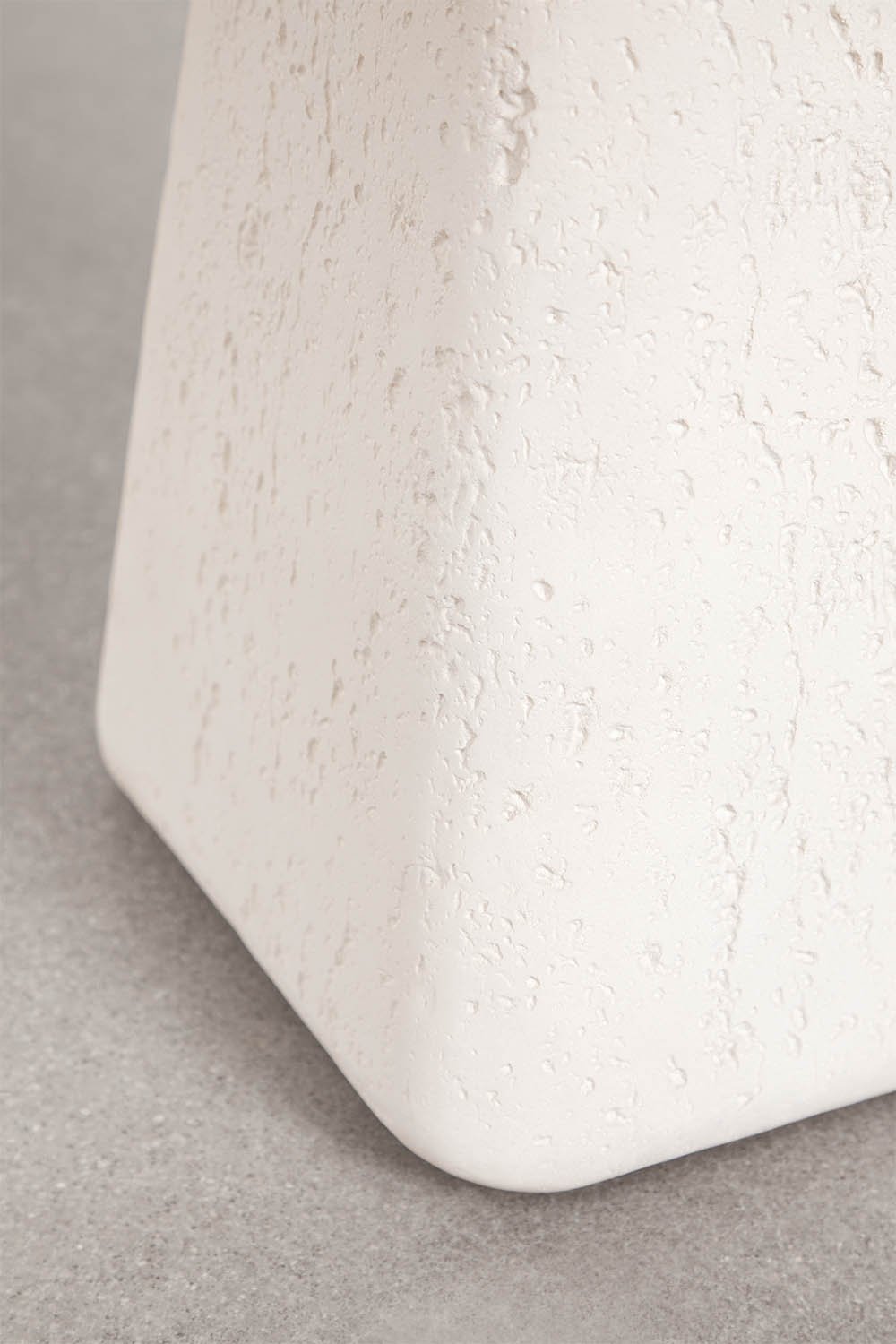 Square 45x45 cm cement Maelis garden side table, gallery image 3