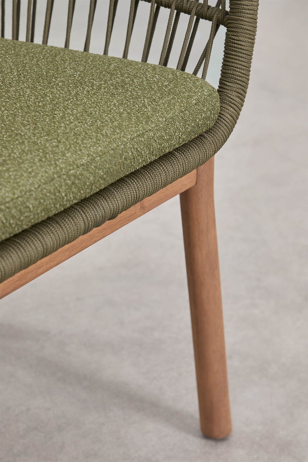 Karvia garden chair with acacia wood armrests and braided rope, gallery image 7