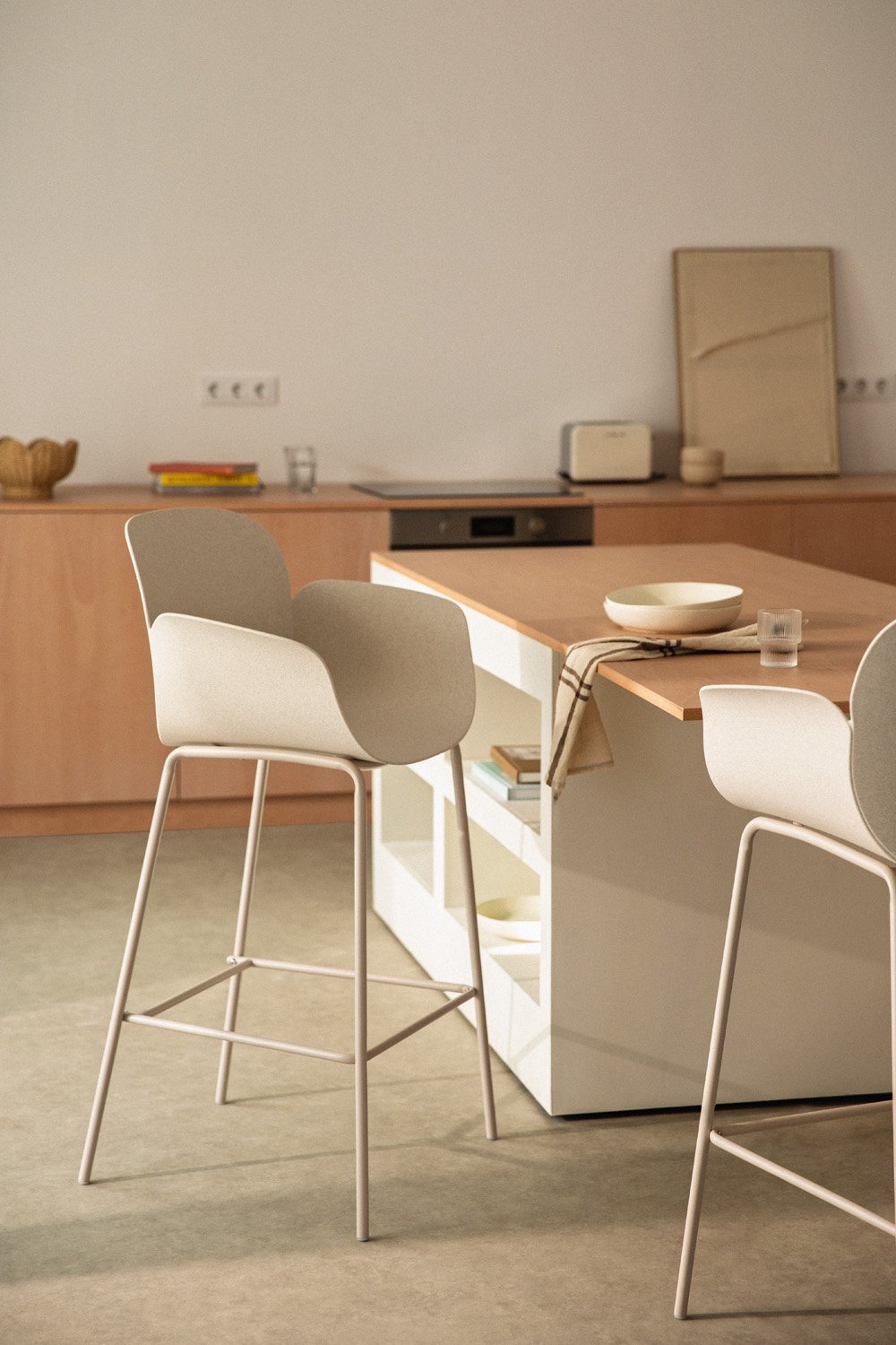 Pack of 4 high stools in polypropylene and steel Lynette, gallery image 7