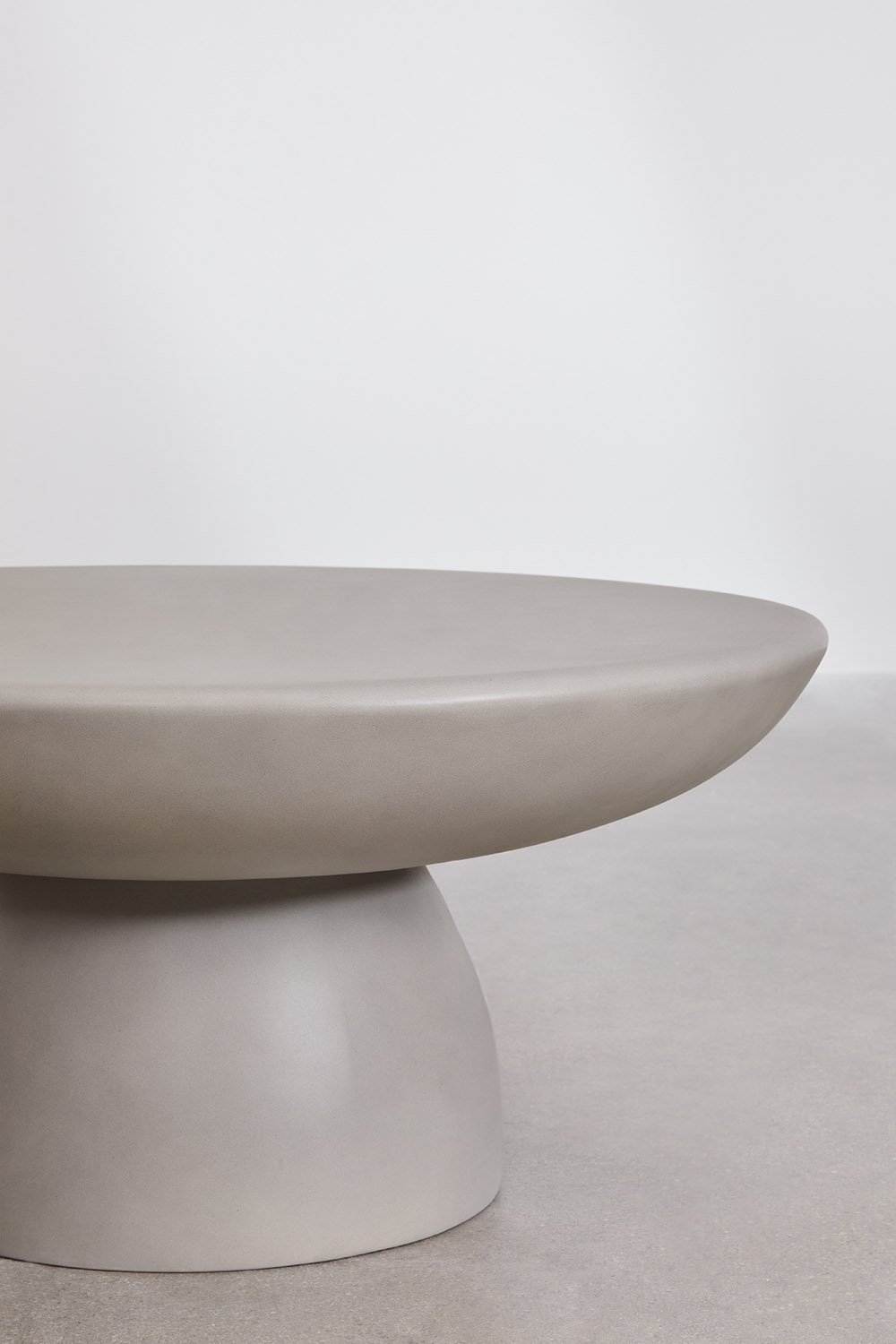 Zenadia round Ø70 cm cement garden coffee table, gallery image 3