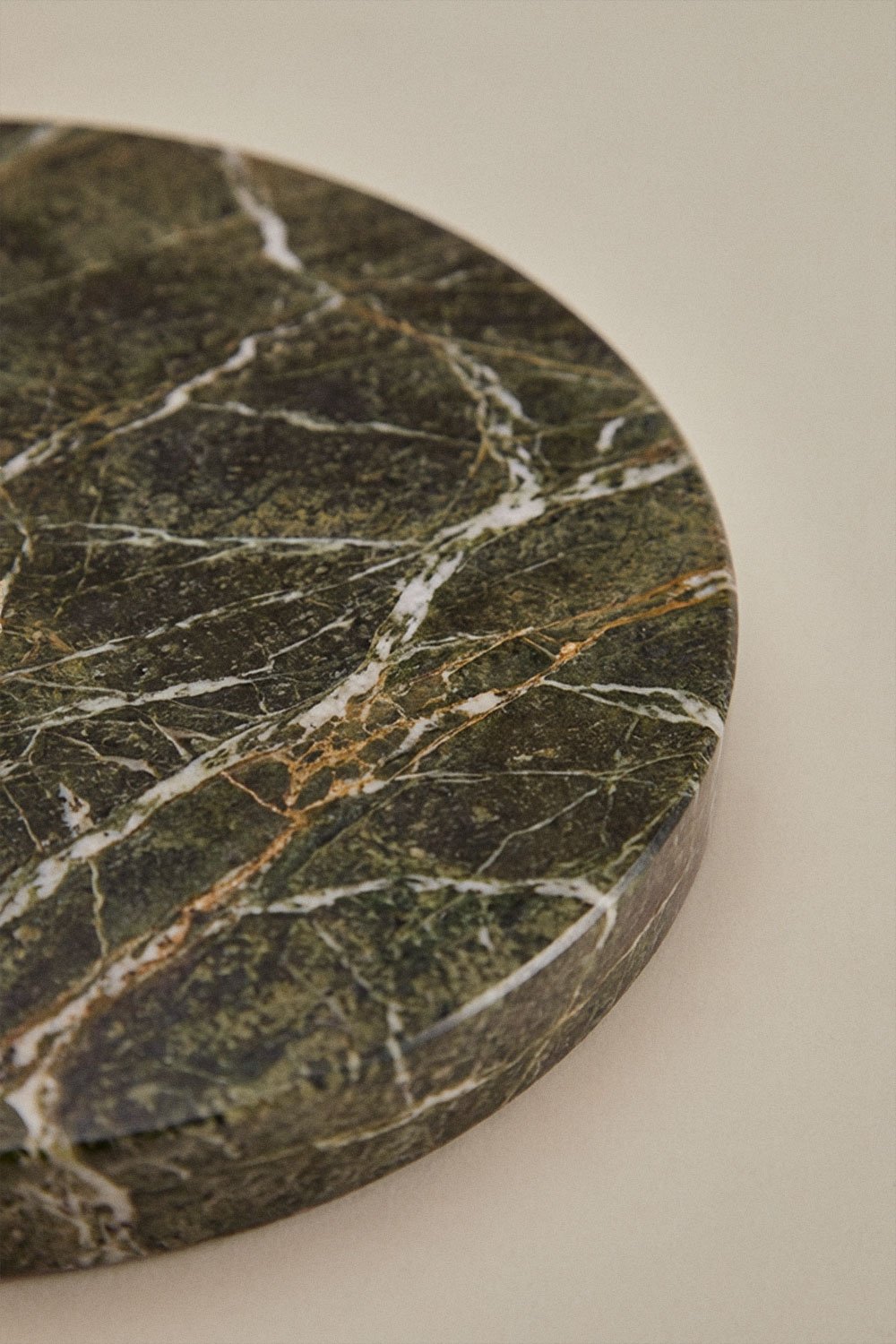 Round serving board Ø20 cm in marble Calven, gallery image 6