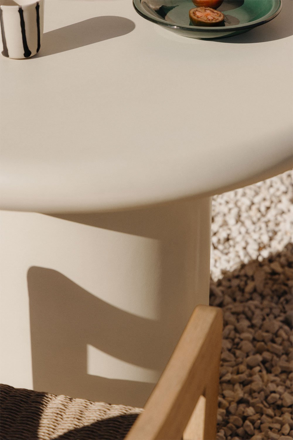 Namara round garden table in cement, gallery image 3