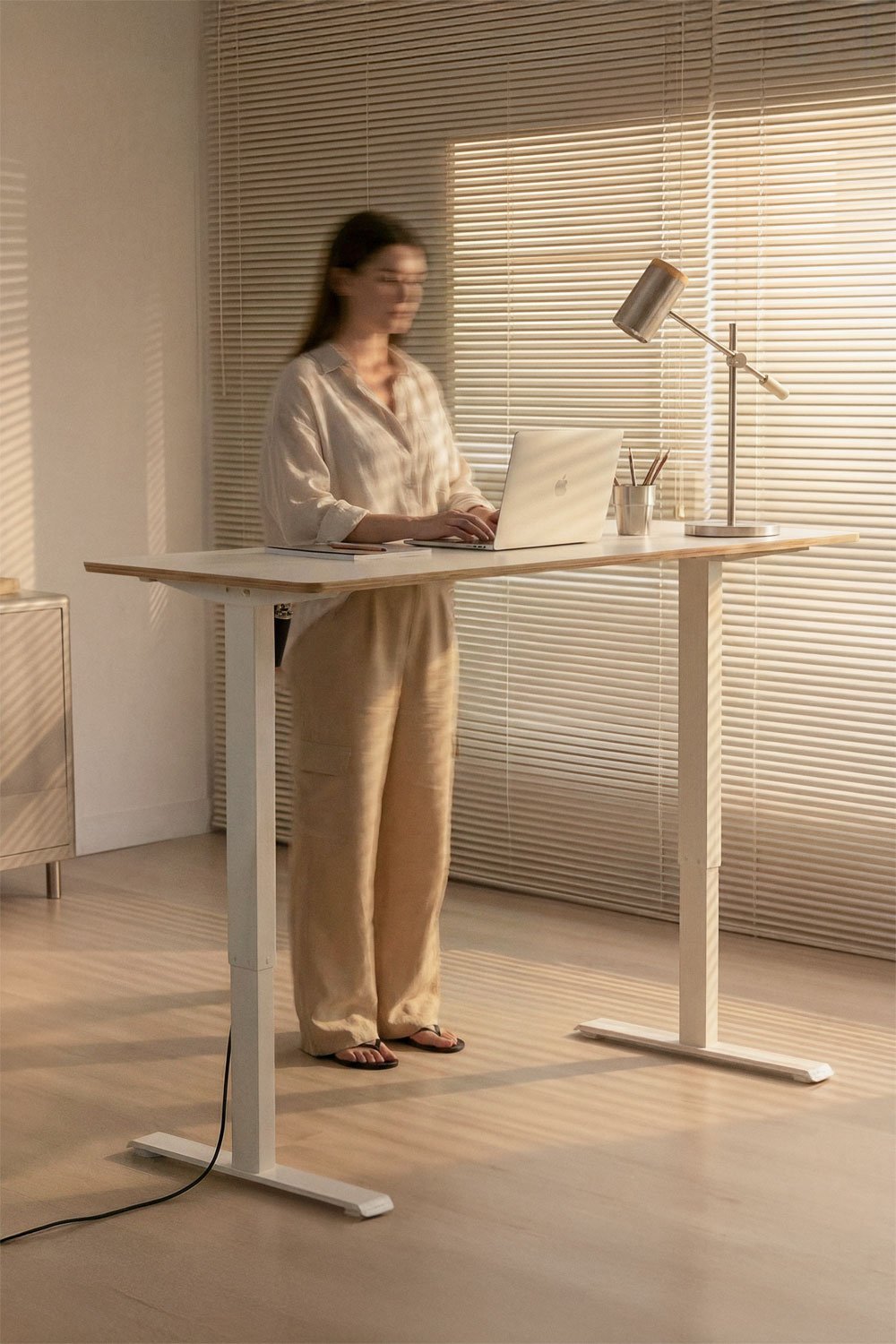 Electric rectangular height-adjustable desk with memory function in wood and iron Serpi, gallery image 2