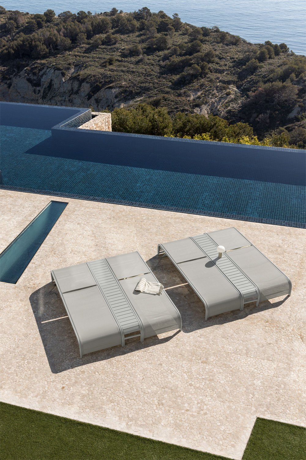 Set of 2 reclining loungers and side table in Marietta steel, gallery image 3