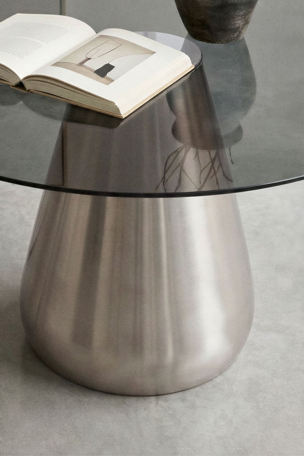 Round dining table Ø130 cm in tempered glass Mariana, gallery image 2