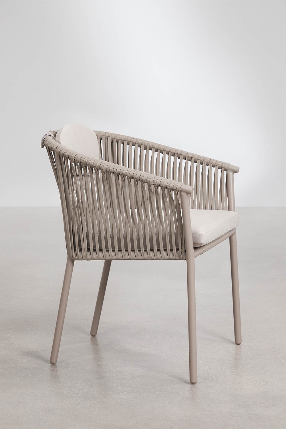 Stackable garden chair with armrests in aluminum and braided rope Ondina, gallery image 2