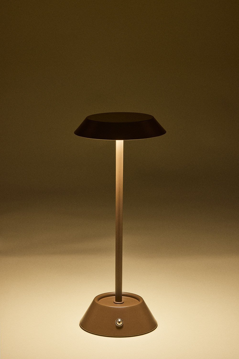 Oravella wireless LED outdoor table lamp in iron, gallery image 3