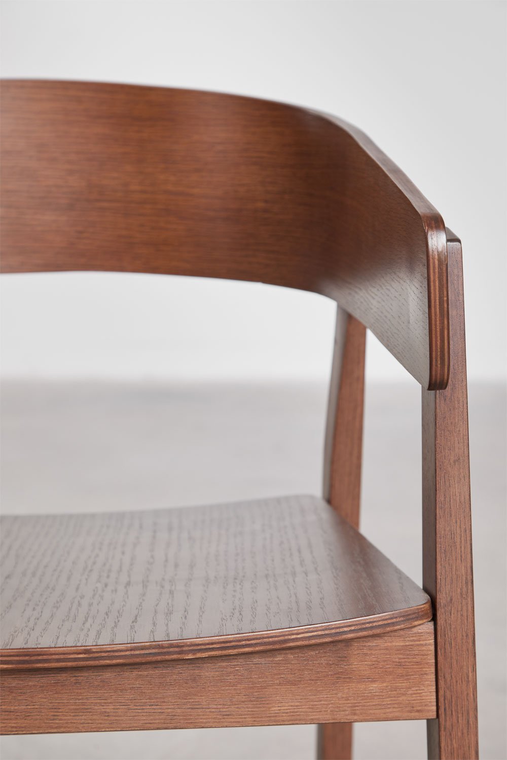 Pack of 2 dining chairs with armrests in oak wood Olsen, gallery image 6