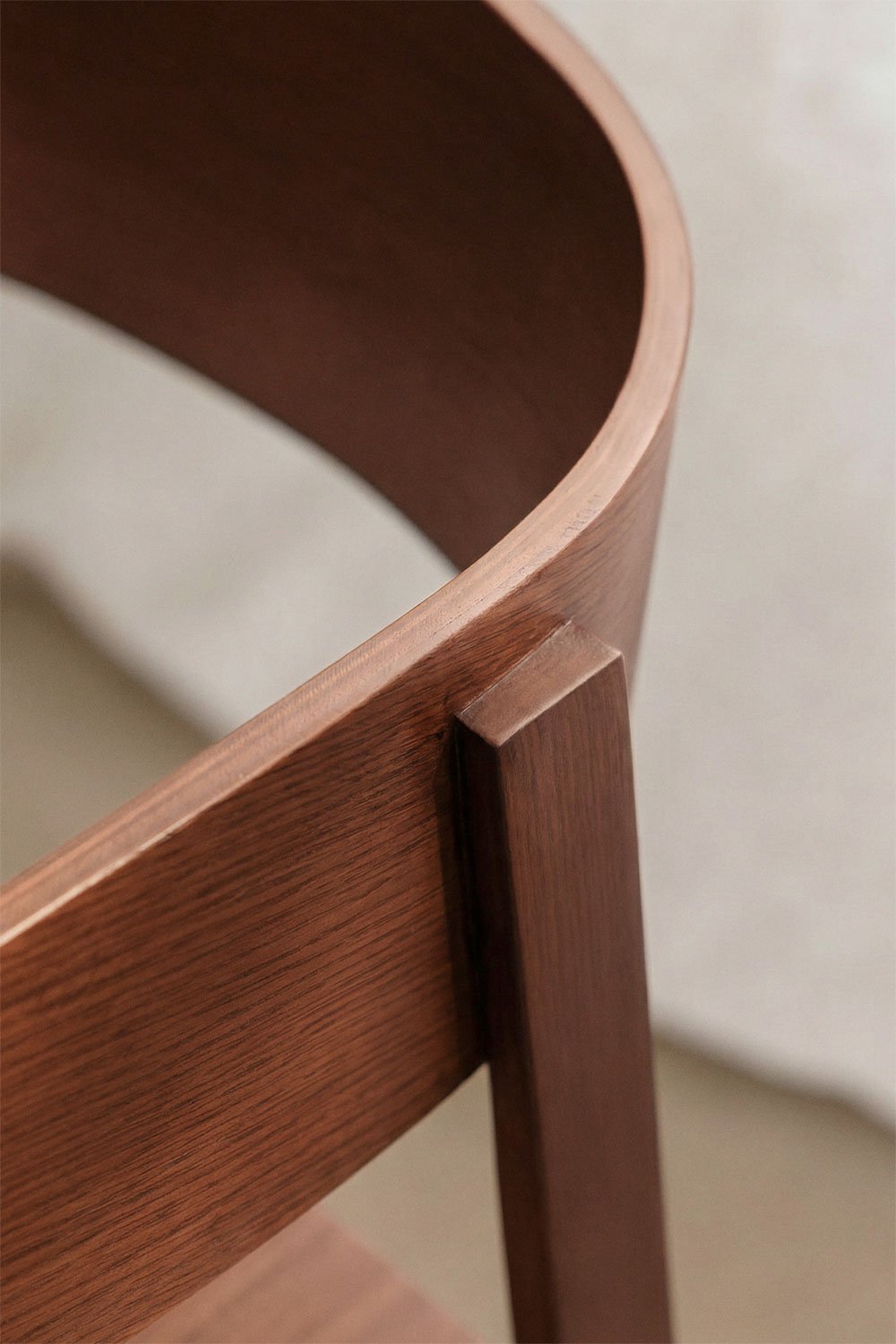 Pack of 2 dining chairs with armrests in oak wood Olsen, gallery image 2