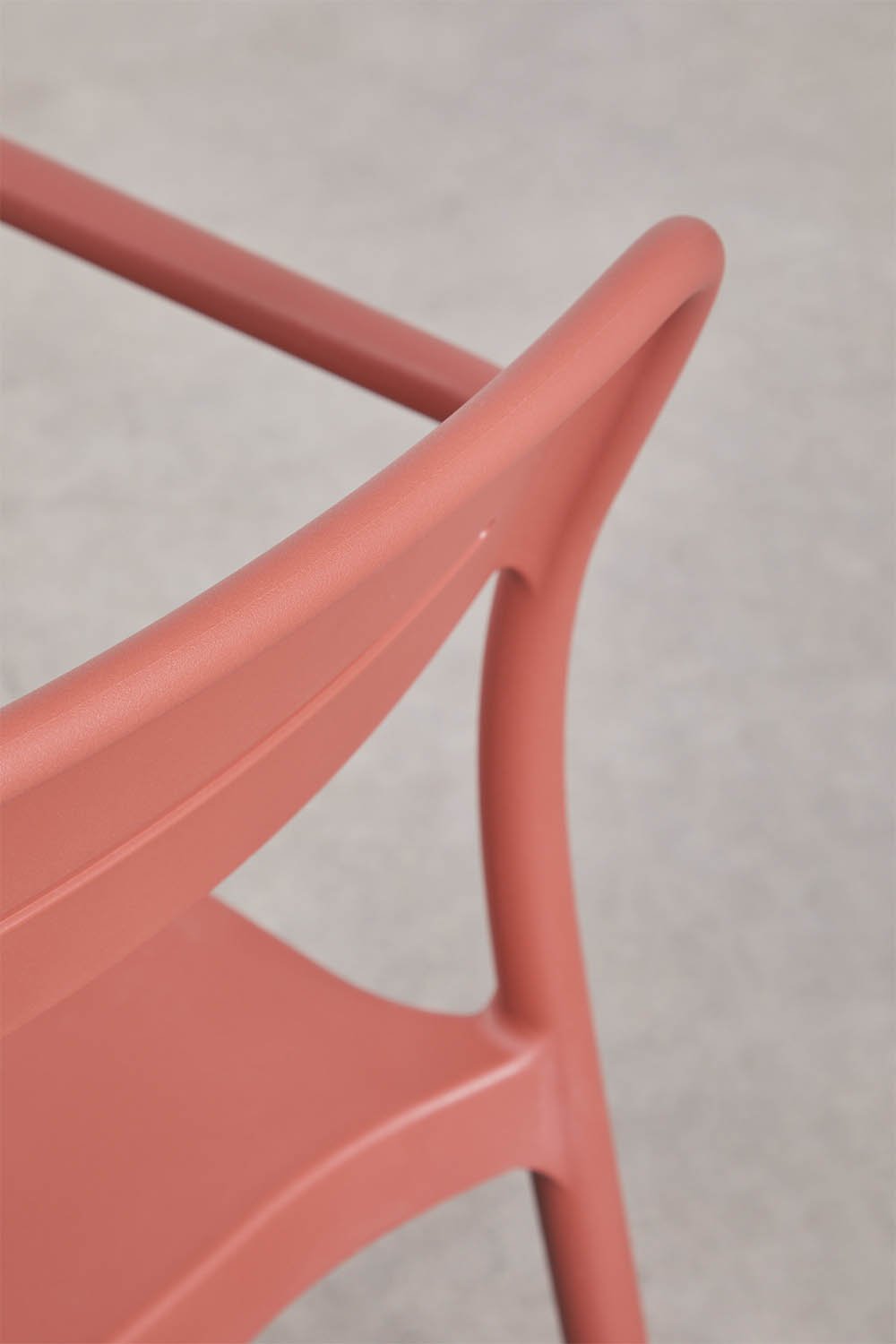 Pack of 4 stackable garden chairs with armrests in polypropylene Graneli, gallery image 7