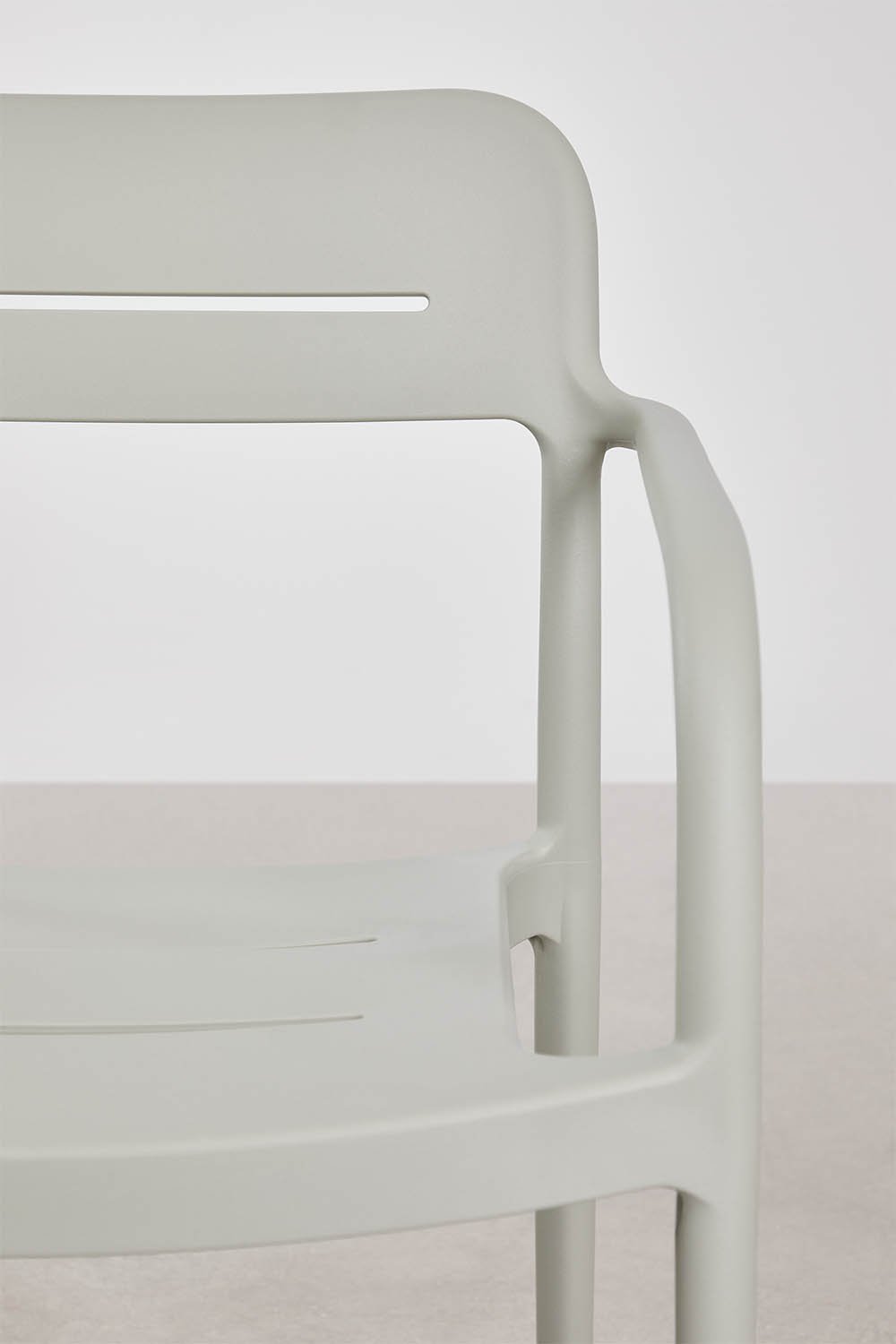 Pack of 2 stackable dining chairs with armrests in polypropylene Graneli, gallery image 4