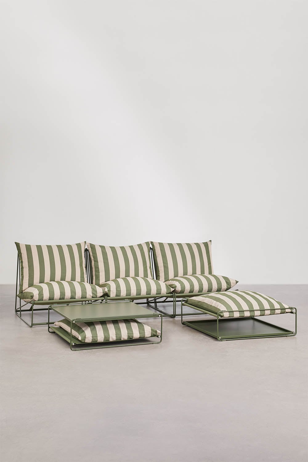 Amaro 3-piece modular sofa garden set with convertible side table and pouf, gallery image 1